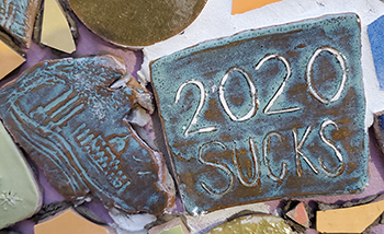 tile which reads "2020 sucks"